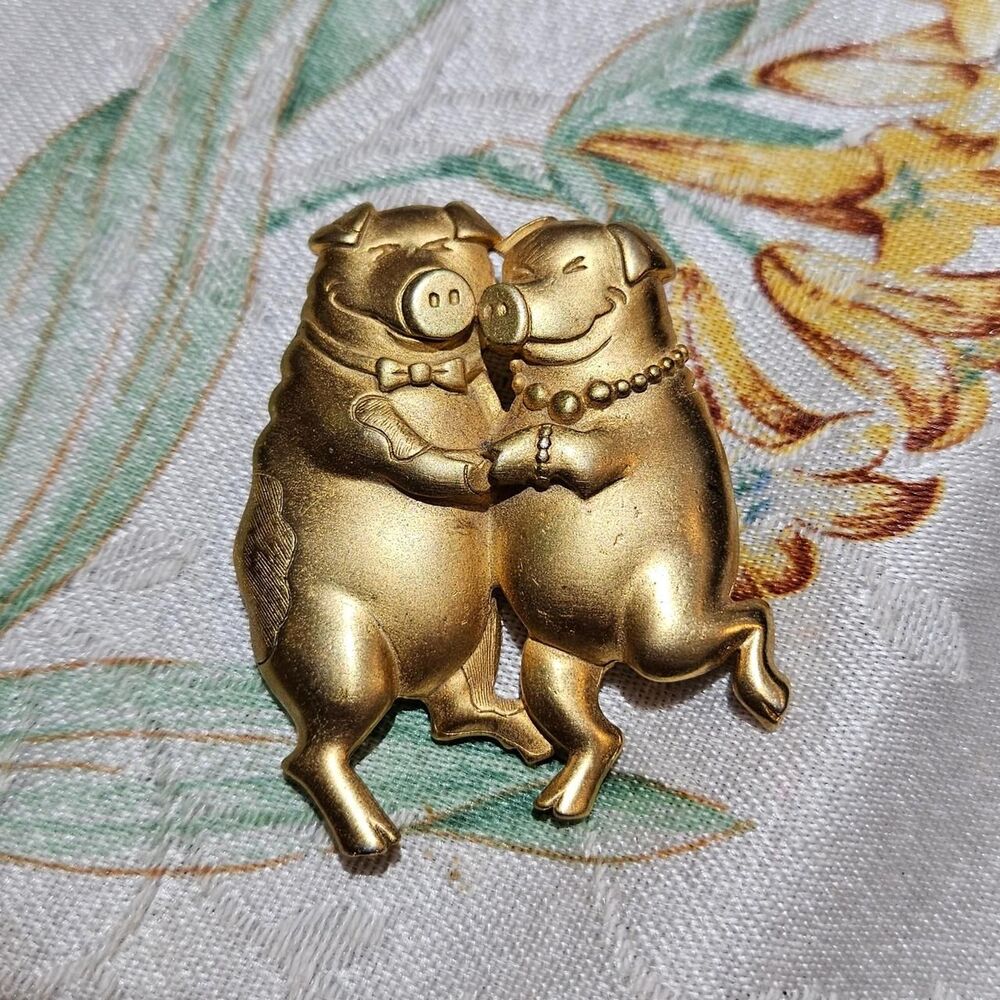 vintage twee dancing pigs gold tone brooch